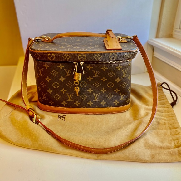 Louis Vuitton Handbags - Louis Vuitton Nice Vanity train case - complete!